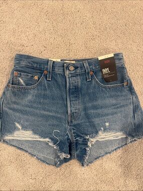 LEVI’S 501 ORIGINAL SHORT - NWT

COLOR - OXNARD ATHENS MEDIUM